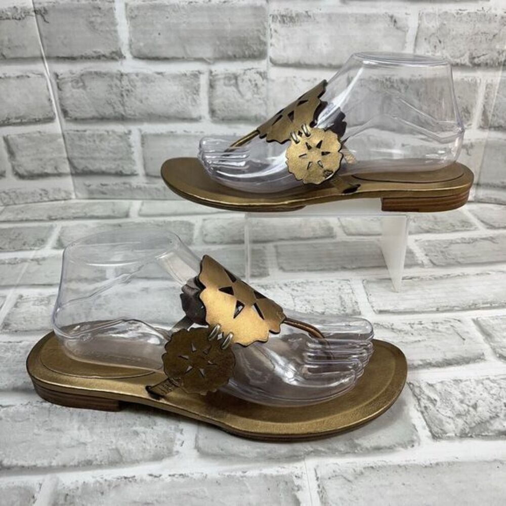 Vera Wang Lavender Women Size 9 Gold Leather Cut Out Flower Thong Flat Sandals